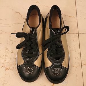 Chanel vintage leather sneakers 37